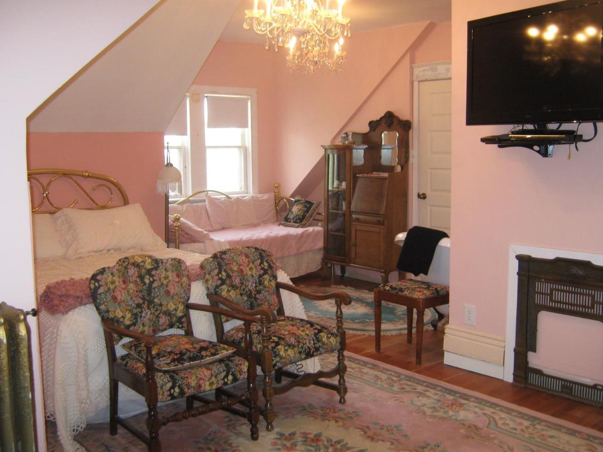 Wakamow Heights Bed&Breakfast Moose Jaw Exterior foto