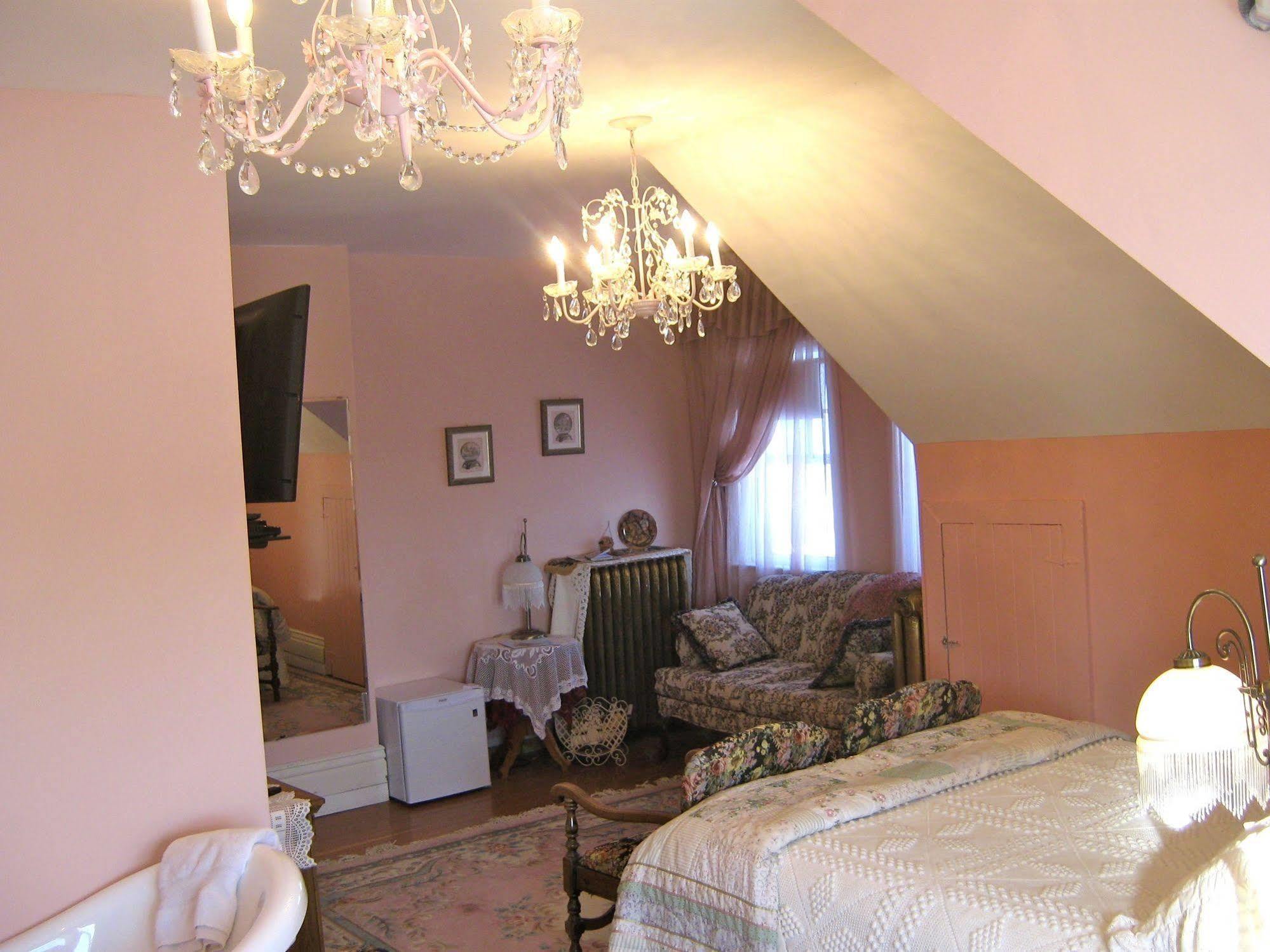 Wakamow Heights Bed&Breakfast Moose Jaw Exterior foto
