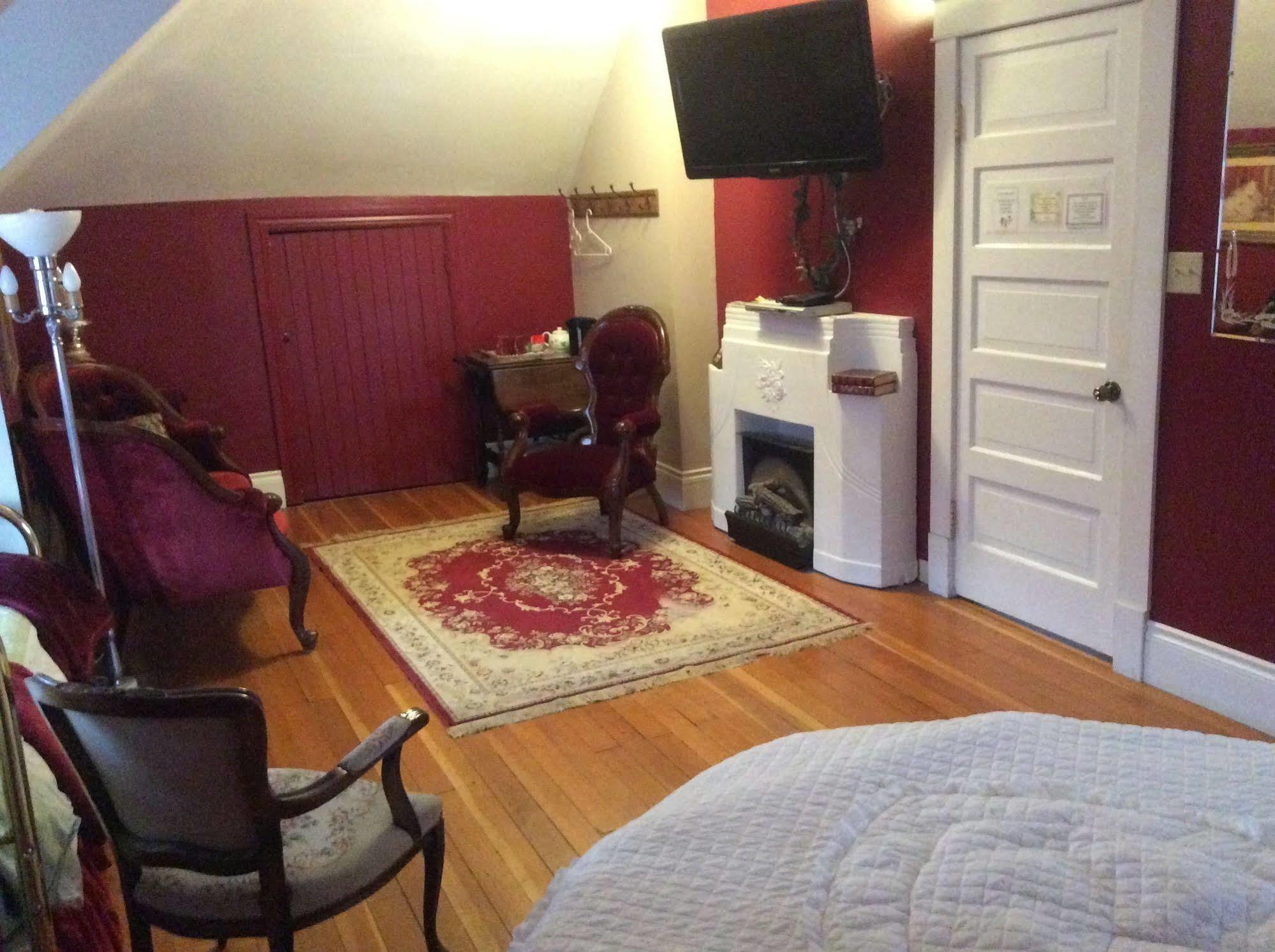 Wakamow Heights Bed&Breakfast Moose Jaw Exterior foto